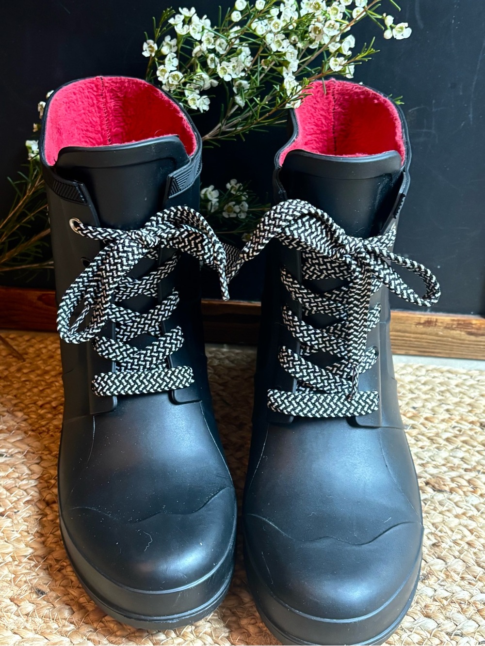 Black Tommy Hilfiger Ankle Rain Mud Boots Sz 10 Lace Up Red Lining Classic Logo